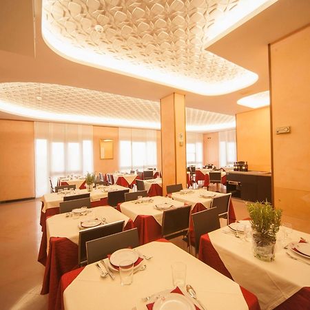 Hotel Manola リミニ エクステリア 写真