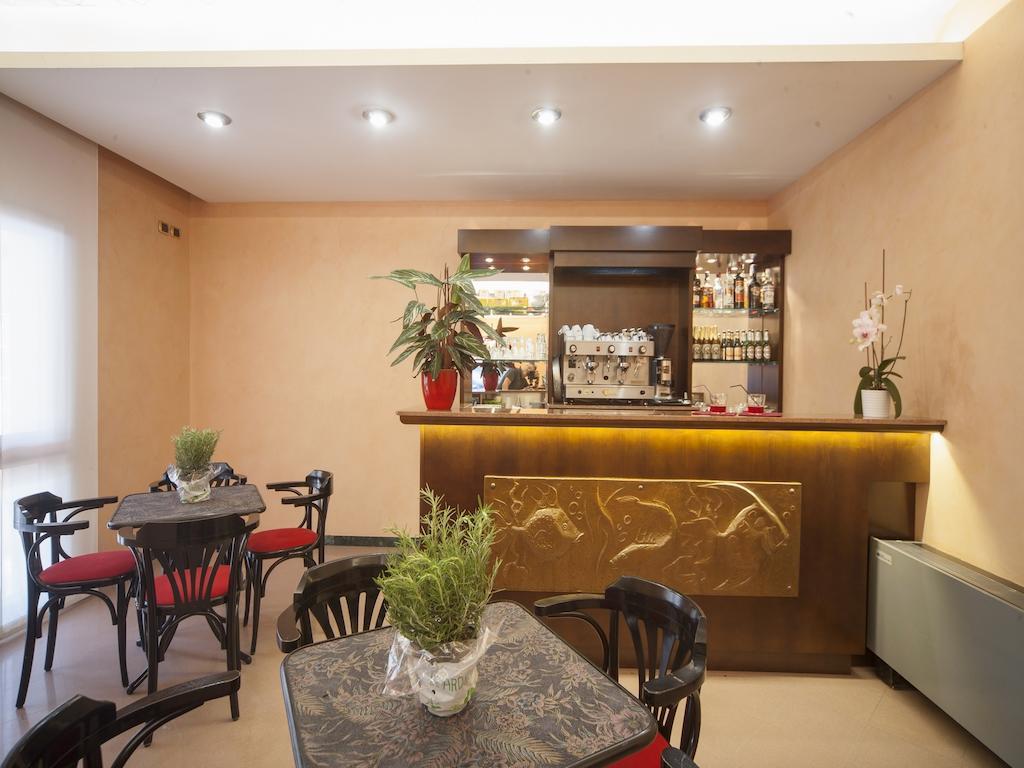 Hotel Manola リミニ エクステリア 写真