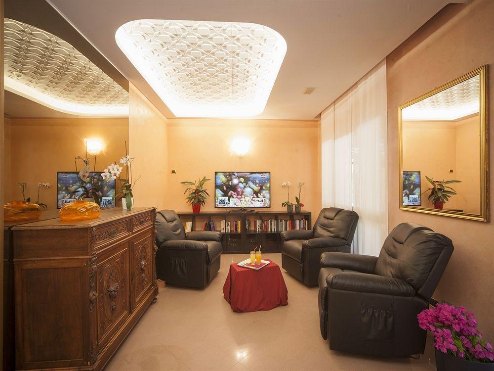 Hotel Manola リミニ エクステリア 写真