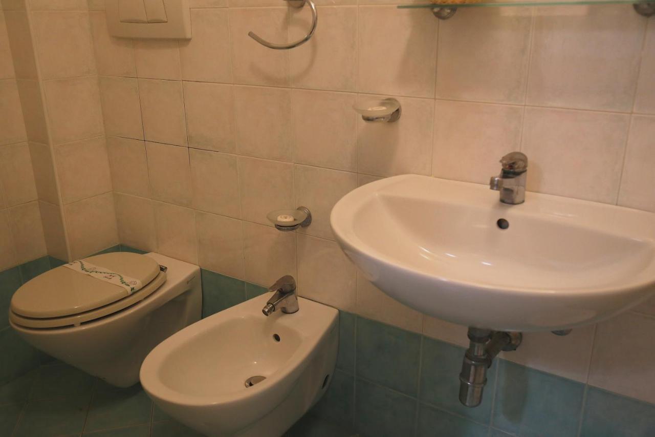 Hotel Manola リミニ エクステリア 写真